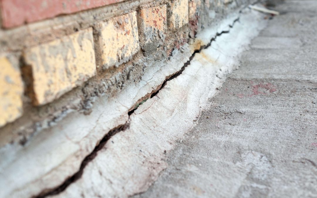 Crack in Foundation Walls: What to Do and Types of Cracks